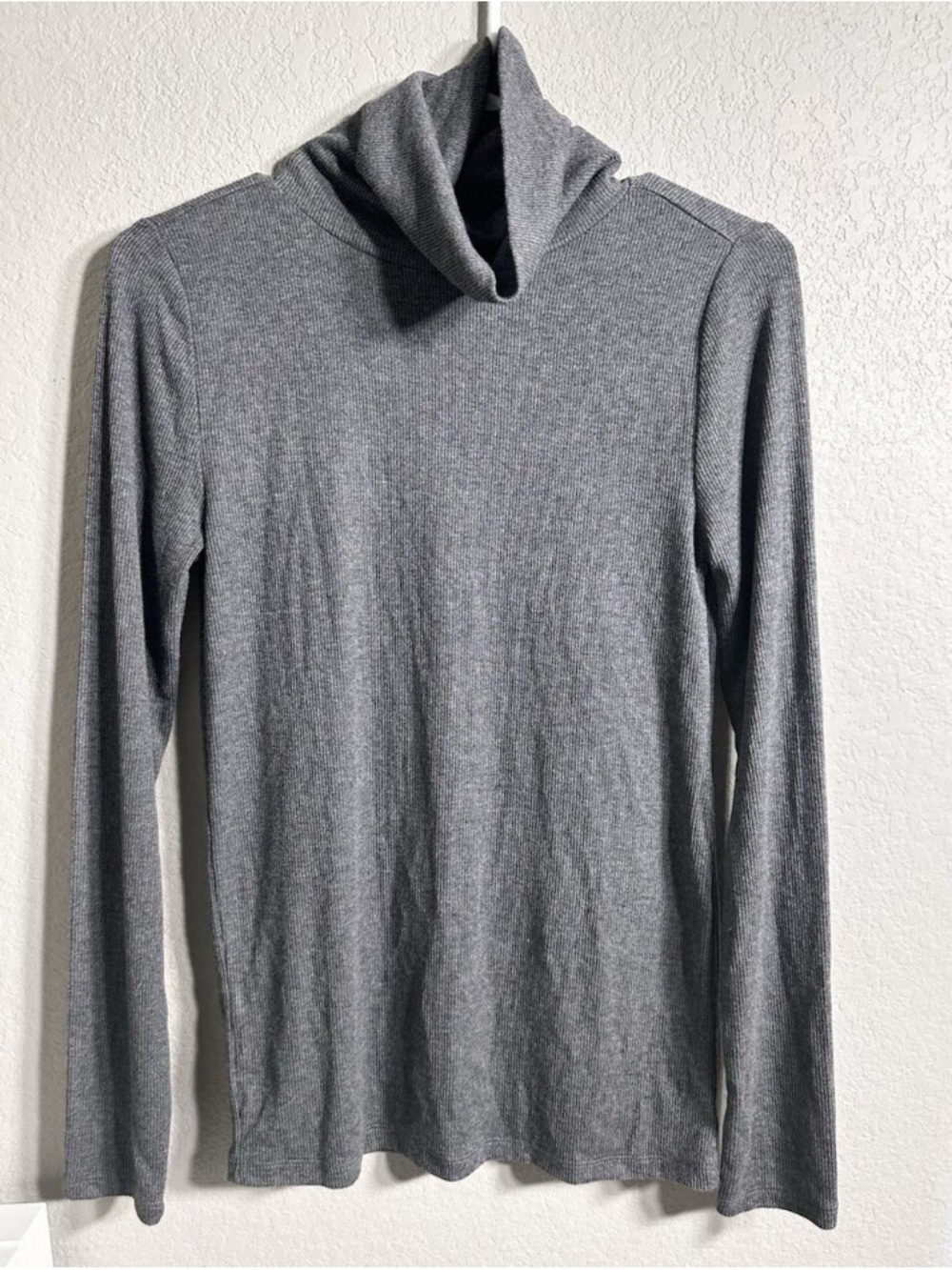 H&M Gray Ribbed Turtleneck Sweater